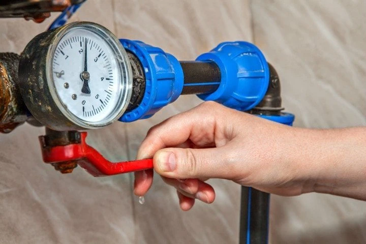 Robinet remplissage chaudière contrôle pression eau